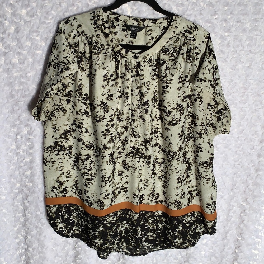 Vera Wang comfy/ colorful top